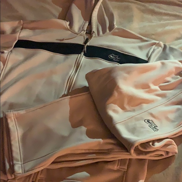 Suit size are X- Large..Nike Air 200$ - Picture 2 of 6